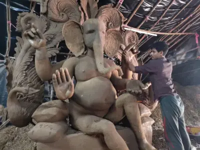 పాలకొల్లులో అద్భుతమైన 65 అడుగుల మట్టి గణపతి