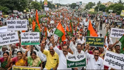 ಕಾವೇರಿ ನೀರು ಬಿಡುಗಡೆಗೆ ಆಕ್ರೋಶ: ಮಂಡ್ಯದಲ್ಲಿ ರೈತರ ಬೃಹತ್ ಪ್ರತಿಭಟನೆ