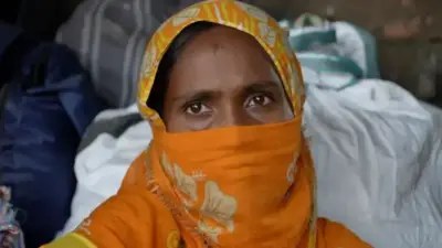 'यहीं बड़े हुए, मां-बाप बने, बच्चों की शादी की लेकिन अब...' भारत से बांग्लादेश जा रहे लोग क्या कह रहे हैं?