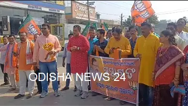 ସୋନପୁର ବ୍ଲକ ଛକରେ ରାଜସ୍ଵ ମନ୍ତ୍ରୀଙ୍କୁ ବିଭିନ୍ନ ସାମାଜିକ ସଂଗଠନ ତରଫରୁ ସମ୍ବର୍ଦ୍ଧନା