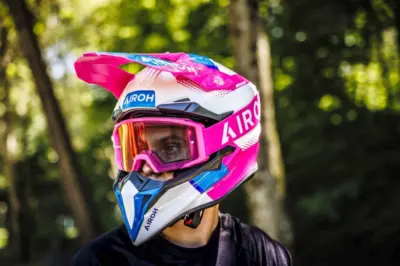 Airoh strengthens its off-road position with new helmet collection