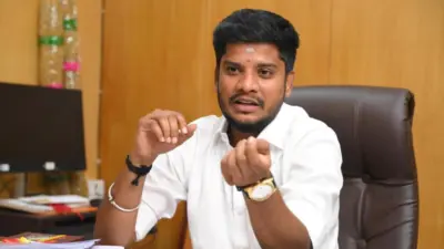 கோயில்களில் செல்போன்கள் எடுத்துச் செல்வதற்கான தடையில் யாருக்கெல்லாம் விலக்கு: அமைச்சர் ரமேஷ் முக்கிய அறிவிப்பு