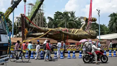 కోల్కతాలో 70 అడుగుల మెస్సీ విగ్రహం తొలగింపు