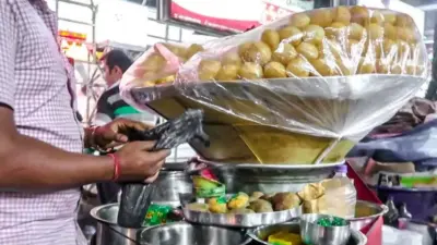 এক একজনেই সাবাড় করেন ১৫-২০ প্লেট, 'ফুচকার রাজধানী' এই শহর, কলকাতা নয় কিন্তু