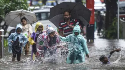 ముంబైలో వరద బీభత్సం.. స్కూళ్లు, కాలేజీలకు సెలవు!