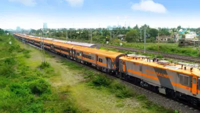 ప్రయాణికుల రద్దీకి ప్రత్యేక రైళ్ల సేవలు