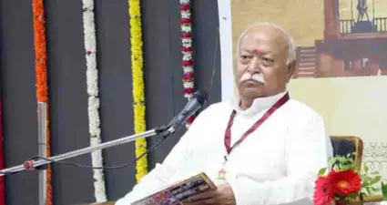 'കുട്ടിയെ സമാധാനിപ്പിക്കേണ്ടത് മൊബൈല് നല്കി അല്ല, ആശയവിനിമയത്തിലൂടെ'; കുടുംബബന്ധങ്ങള് ശക്തിപ്പെടുത്തണമെന്ന് മോഹന് ഭാഗവത്