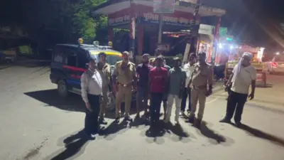 UP: दो पिकअप में लदी 100 बोरी यूरिया पकड़ी, कृषि विभाग की कार्रवाई से मचा हड़कंप