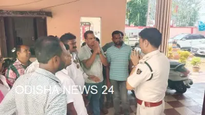 ବିନିକା ବ୍ଲକ ଅଧ୍ୟକ୍ଷା ସ୍ୱାମୀ ଅଶୋକ ନନ୍ଦ ଙ୍କ ଘରକୁ ଗୁଳି ମାଡ଼ ଘଟଣାରେ ମୁଖ୍ୟ ଅଭିଯୁକ୍ତ କୁ ଗିରଫ ଦାବିରେ ଏସ ପି ଙ୍କୁ ଭେଟିଲେ ବିନିକା ସରପଞ୍ଚ ଓ ସମିତି ସଭ୍ୟ