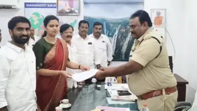 డీఎస్పీ ఆఫీసు లో పాస్పోర్ట్ సరెండర్ చేసిన విడదల రజని!
