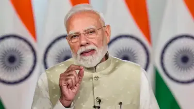 'പ്യാരേ ദേശ് വാസിയോം. ആഡംബരങ്ങള്ക്ക് ബ്രേക്കിടൂ!'; സ്വര്ണം വാങ്ങരുത്, വിദേശ കല്യാണവും വേണ്ട; നിര്ണ്ണായക ആഹ്വാനവുമായി പ്രധാനമന്ത്രി