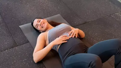 Pregnant Samantha Works Out in the Gym, With a Disclaimer