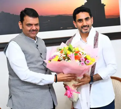 మహారాష్ట్ర సీఎం దేవేంద్ర ఫడ్నవీస్తో మంత్రి లోకేష్ భేటీ