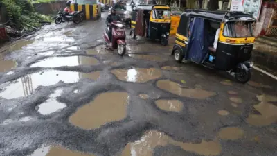 फाऊंटन-गायमुख रस्त्यावरील खड्ड्यांवरून मिरा-भाईंदरचे राजकारण तापले; महापौरांच्या पत्रावरून शिवसेना आक्रमक