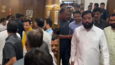 राजकीय घडामोडींना वेग ! कॅबिनेट बैठक सोडून उपमुख्यमंत्री एकनाथ शिंदे शरद पवारांच्या भेटीला; त्यानंतर पवारांनी घेतली त्यांच्या आमदारांची बैठक