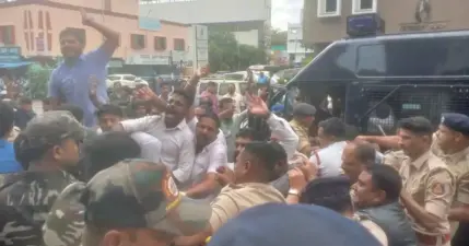 ಶಿವಮೊಗ್ಗ: ನೀಟ್ ಅಕ್ರಮ ವಿರೋಧಿಸಿ ಕಾಂಗ್ರೆಸ್ ಪ್ರತಿಭಟನೆ; ಬಿಜೆಪಿ ಕಚೇರಿಗೆ ಮುತ್ತಿಗೆಗೆ ಯತ್ನ
