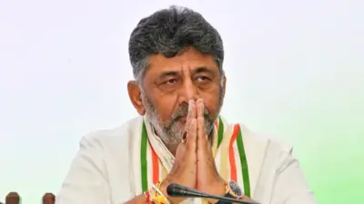 कर्नाटकी राजकारणात काँग्रेस संकटमोचकाची अखेर स्वप्नपूर्ती! सीएम पदासाठी डीकेंचं नाव जाहीर; मंत्रीमंडळातील भलत्याच फाॅर्म्युल्याची चर्चा अन् सिद्धरामय्यांनी सुद्धा डाव साधलाच!