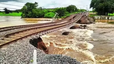 Heavy Rains : వర్షాల ఎఫెక్ట్.. తెలంగాణ-మహారాష్ట్ర మధ్య రాకపోకలు బంద్