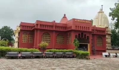 Zadeshwar Nilkantheshwar Temple: ઝાડેશ્વરના નીલકંઠેશ્વર મંદિર ઘાટ બંધ રહેતા જળ વિના પરત ફર્યા કાવડયાત્રીઓ: લીલા તોરણે પાછા ફરતા શિવભક્તોમાં રોષ