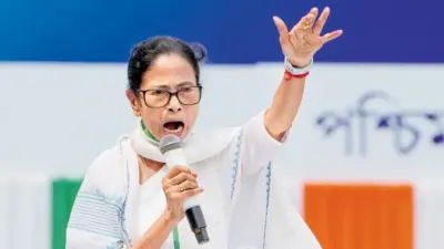 മമത ബാനര്ജിക്കെതിരെ പുതിയ കേസെടുത്ത് കൊല്ക്കത്ത പോലീസ് ; നടപടി ഹൈക്കോടതി ഉത്തരവ് ലംഘിച്ചതിന്റെ പേരില്