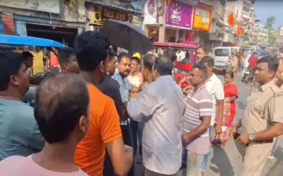 লাড্ডু নিয়ে বসিরহাটে লঙ্কাকাণ্ড! পরিস্থিতি নিয়ন্ত্রণে নামল পুলিশ-আধা সেনা