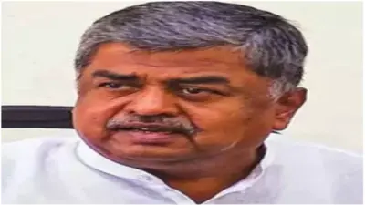 20 ಕೋಟಿ ಲಂಚ ಹಗರಣದಲ್ಲಿ ಸ್ವಂತ ತಂದೆಯನ್ನೇ ಜೈಲಿಗೆ ಕಳುಹಿಸಿದ ವಿಜಯೇಂದ್ರ ನಮಗೆ ಪಾಠ ಮಾಡುವುದು ಬೇಡ: ಗ್ಯಾನೇಂದ್ರ ಕುಮಾರ್ನನ್ನು KPSCಗೆ ನೇಮಕ ಮಾಡಿದ್ದೇ ಬಿಜೆಪಿ: ಹರಿಪ್ರಸಾದ್ ವಾಗ್ದಾಳಿ