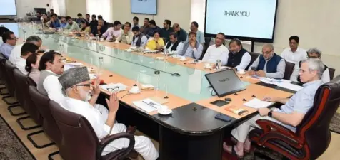 CM reviews drainage system of Srinagar city