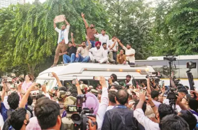 جنتر منتر پراحتجاج میں شرکت کیلئے ممبئی سے جانے والوں پر پولیس کی نگاہ