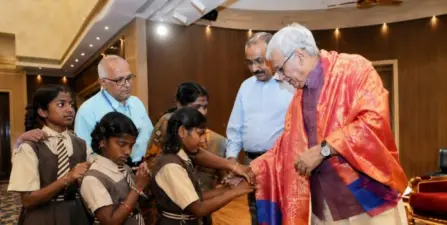 लोकभवनात रक्षाबंधनाचा खास सोहळा; राज्यपालांना अनाथ, दिव्यांग मुलींनी बांधली राखी