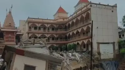 प्रयागराज में बड़ा हादसा, स्वामीनारायण मंदिर का तीन मंजिला हिस्सा भरभराकर गिरा