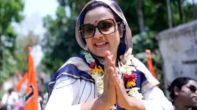 হুঁশিয়ারির ২৪ ঘণ্টাতেই চরম অস্বস্তি: চাপড়ায় মহুয়া মৈত্রের কনভয়ে হামলা, উঠলো 'চোর চোর' স্লোগান