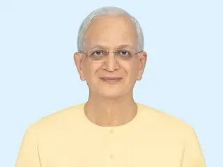 कुठे शास्त्रज्ञ, तर कुठे सूक्ष्माचा अभ्यास असलेले ऋषि-मुनी !