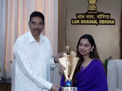 Odisha Governor Hari Babu Kambhampati felicitates Indian Idol 16 winner Jyotirmayee Nayak