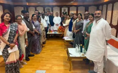 Suvendu NCPI Meeting : দিল্লির বঙ্গভবনে মুখ্যমন্ত্রী শুভেন্দু অধিকারীর সঙ্গে বৈঠক এনসিপিআইয়ে যোগ দেওয়া তৃণমূলত্যাগী ২০ জন সাংসদের