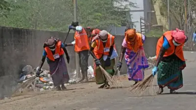 పారిశుద్ధ్య కార్మికులపై సూపర్ వైజర్ల దందా