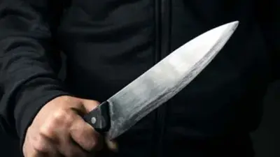 बाइक साइड करने की कहासुनी में नाबालिग पर चाकू से हमला