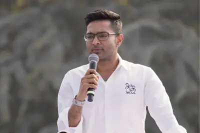 শান্তিনিকেতনে মেলেনি দেখা, কালীঘাটে গিয়ে অভিষেককে নোটিস দিল সিআইডি, সোমবার তলব