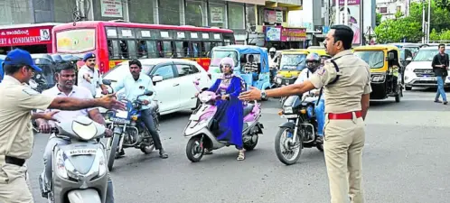 ಕಲಬುರಗಿಯಲ್ಲಿ ಸಂಚಾರ ನಿಯಮ ಉಲ್ಲಂಘನೆ: ಜಾಗೃತಿಗೂ, ದಂಡಕ್ಕೂ ಜಗ್ಗದ ಜನ