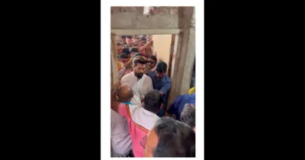 BIHAR NEWS : भरत तिवारी के गांव बेलोटी पहुंचे केंद्रीय मंत्री चिराग पासवान, परिजनों से मिलकर दी सांत्वना