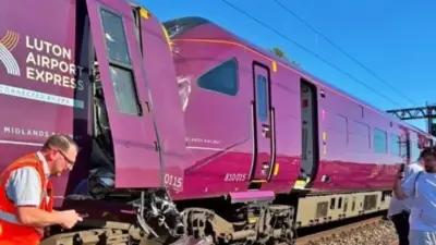 నార్త్ లండన్ లో ఘోర ట్రైన్ ప్రమాదం