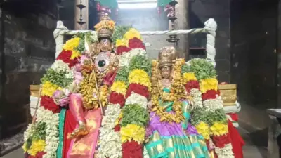 புட்டுத் திருவிழாவுக்குப் புறப்பட்டார் பரங்குன்றம் சுப்பிரமணியர்!