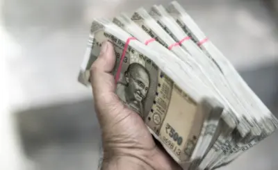 गुजरातच्या दाहोदमध्ये कारमध्ये सापडले २.५६ कोटी रोख