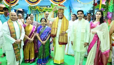 స్వామివారికి పట్టువస్త్రాలు సమర్పించిన చంద్రబాబు