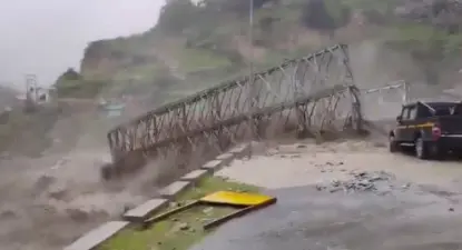 उत्तराखंडमध्ये ढगफुटीसह मुसळधार पावसाचा कहर; पूल गेला वाहून