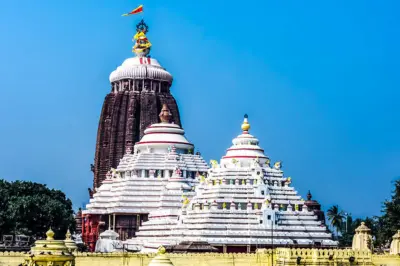 জগন্নাথের পায়ে ফুল পড়তেই উধাও, পোশাকেও ছিদ্র! 'ভিলেনে'র খোঁজে পুরীর মন্দিরে হুলস্থুল