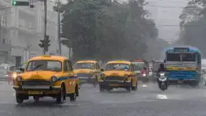 কলকাতার বৃষ্টিতে কাটছে না দুর্ভোগ, বুধবারও বাড়ছে আশঙ্কা! কোন কোন জেলায় ভারী বৃষ্টি?