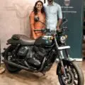 യെസ്ദി റോഡ്സ്റ്ററിന്റെ ആദ്യ ഉടമയായി ഒളിമ്പ്യന് പി.ആര്. ശ്രീജേഷ്