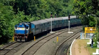 कोकण रेल्वेच्या विशेष गाड्या १२ तास उशिराने
