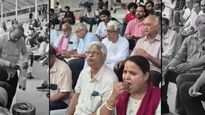कुठे आहे हुकुमशाही. ताब्यात घेतलेल्या आंदोलकांना चहा, समोसे