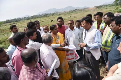 భూమి నష్టపరిహారం ఇప్పించాలని రైతుల వినతి..!